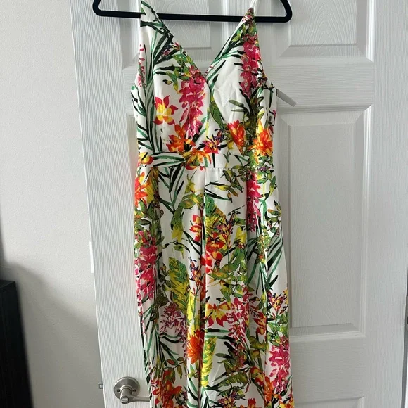 NWT Adelyn Rae Floral Jumper Size Medium - Picture 4 of 15